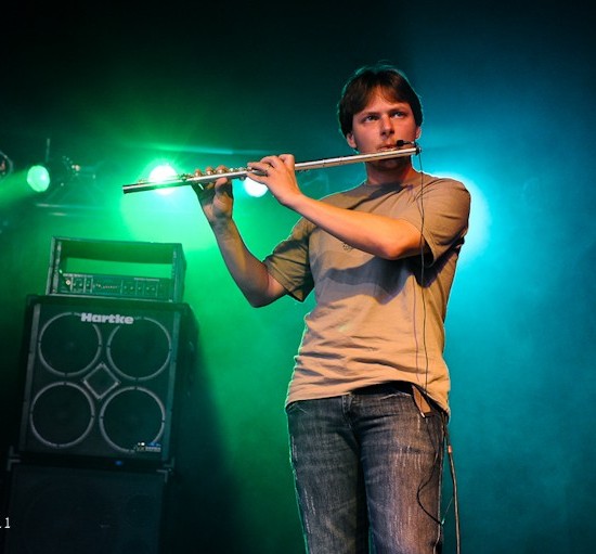 Foto do psicodália - apresentação de músico com flauta transversa